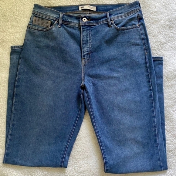 Levi’s Perfectly Slimming 512 Straight Leg Jeans Women's 12 Medium Wash EUC - Picture 3 of 10